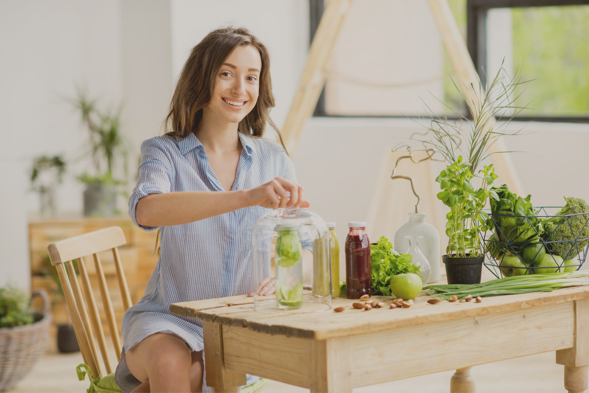 Image of Happy women with vegetable juice