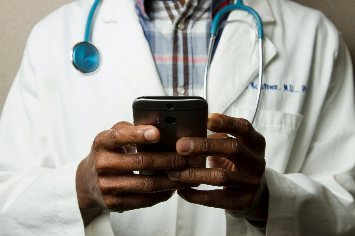 How does biofeedback compare to functional medicine?